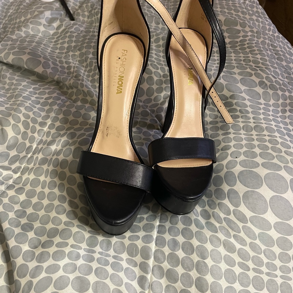 FASHION NOVA HEELS SIZE 10